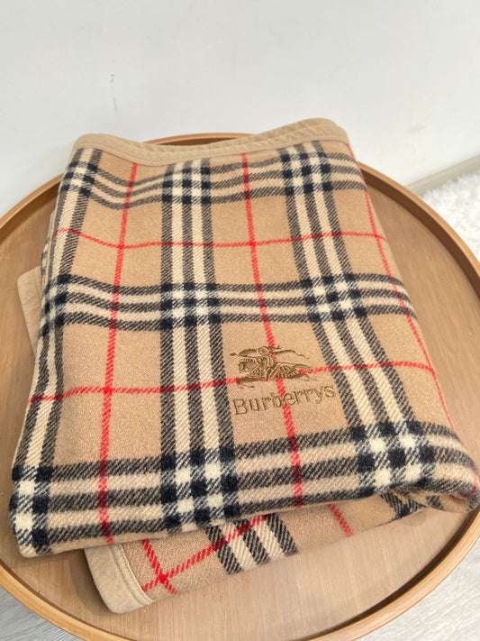 Burberry 大毛氈被