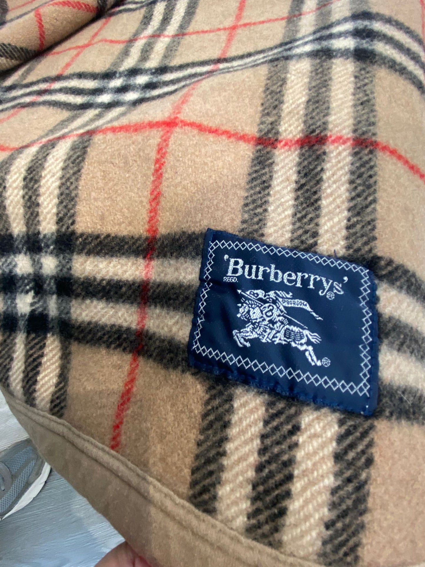 Burberry 大毛氈被