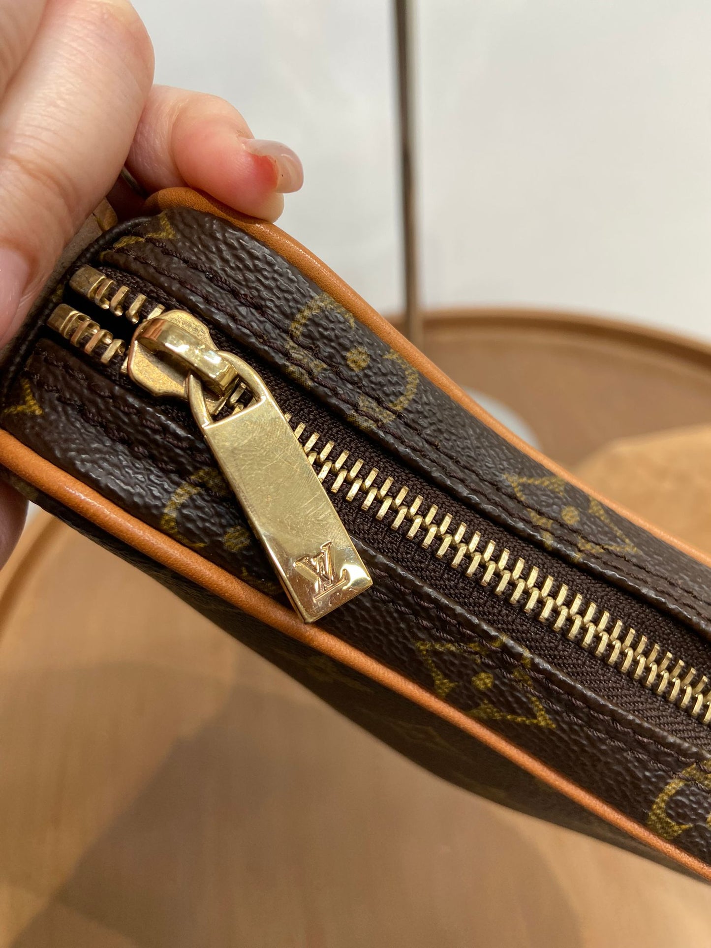 LV 老花豌豆 單肩包