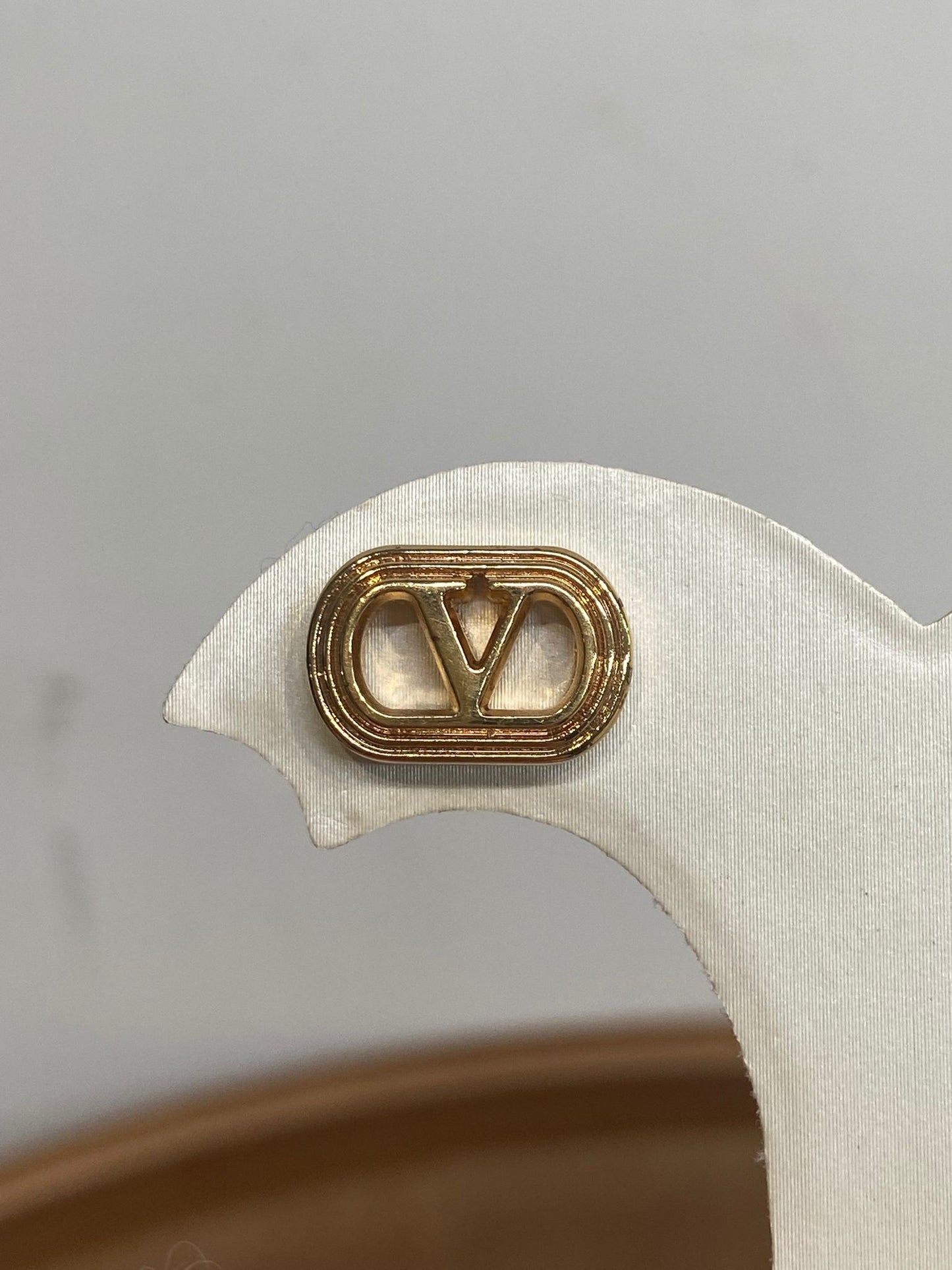 Valentino v字 耳環