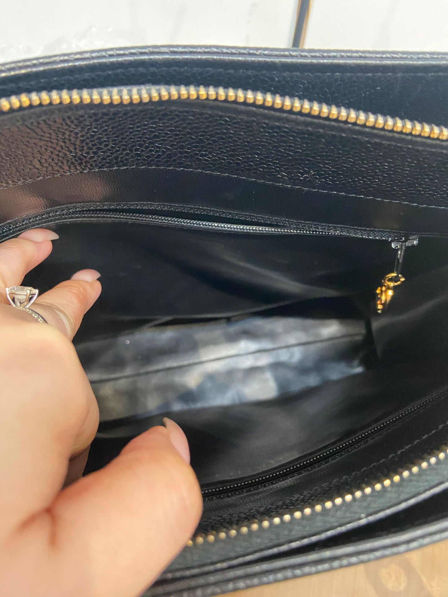 Chanel 黑色荔枝牛皮 單肩袋