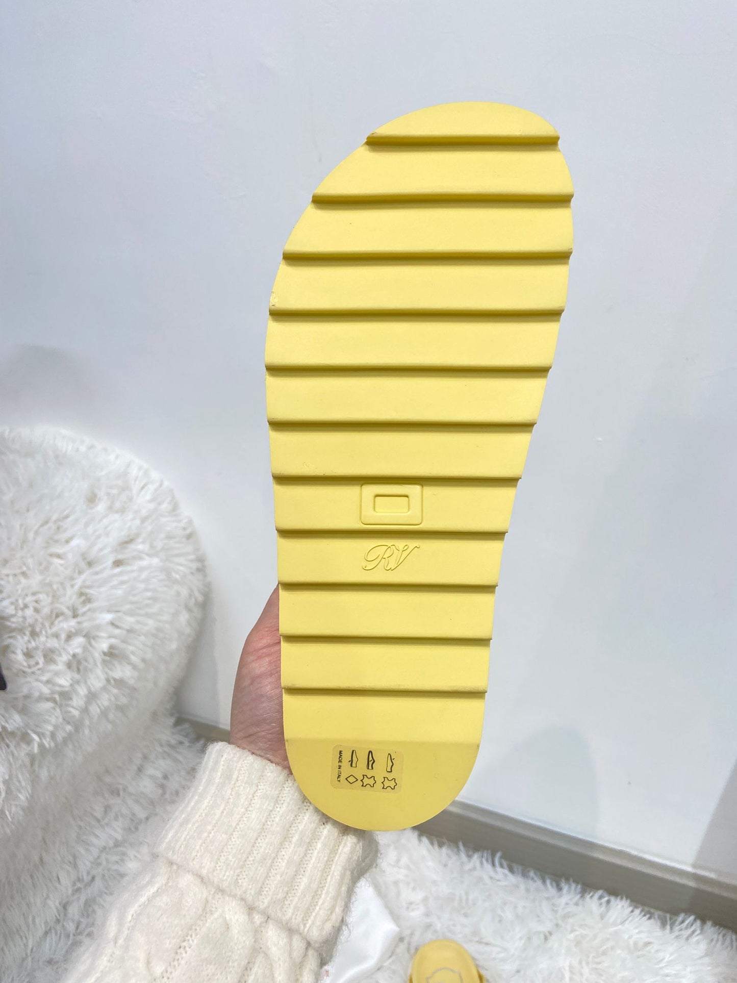 Roger Vivier 二舅涼鞋