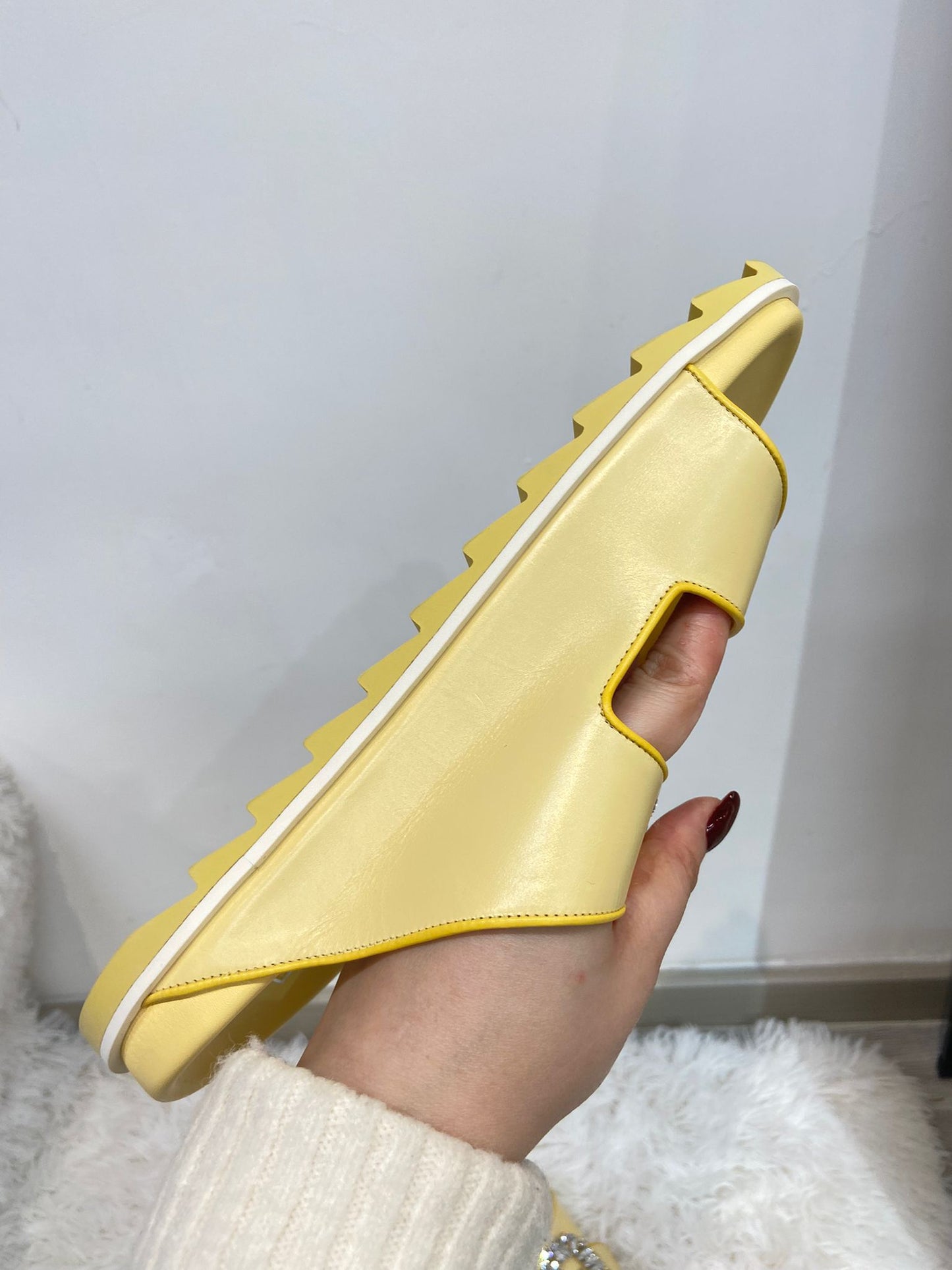 Roger Vivier 二舅涼鞋