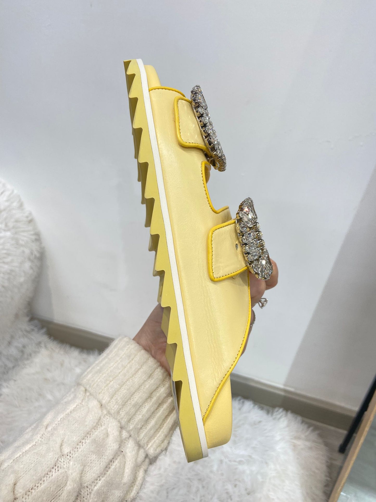 Roger Vivier 二舅涼鞋