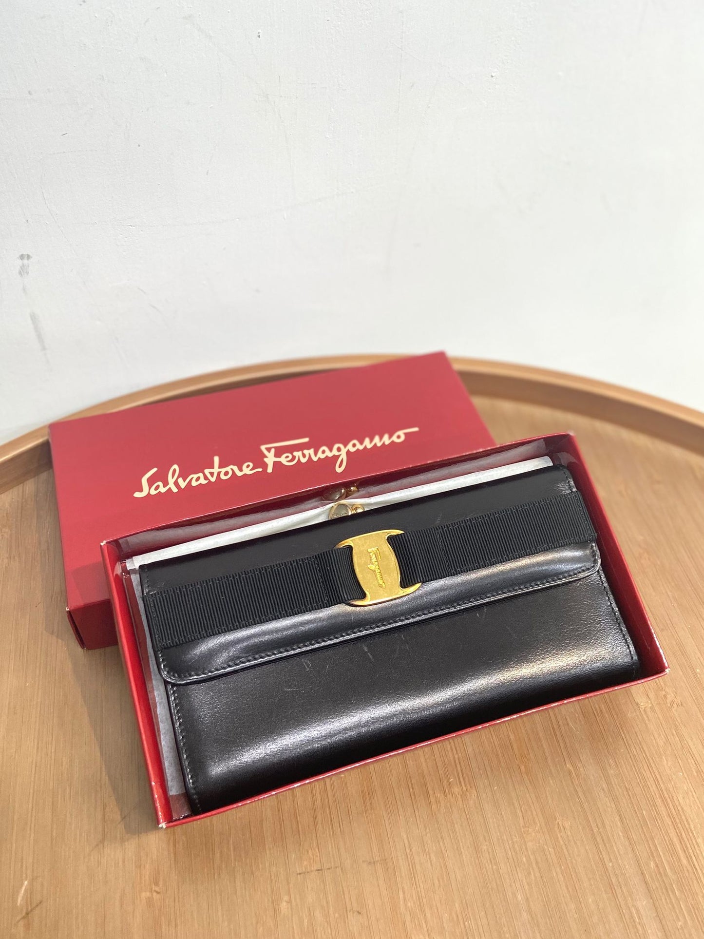 Ferragamo 黑色長銀包