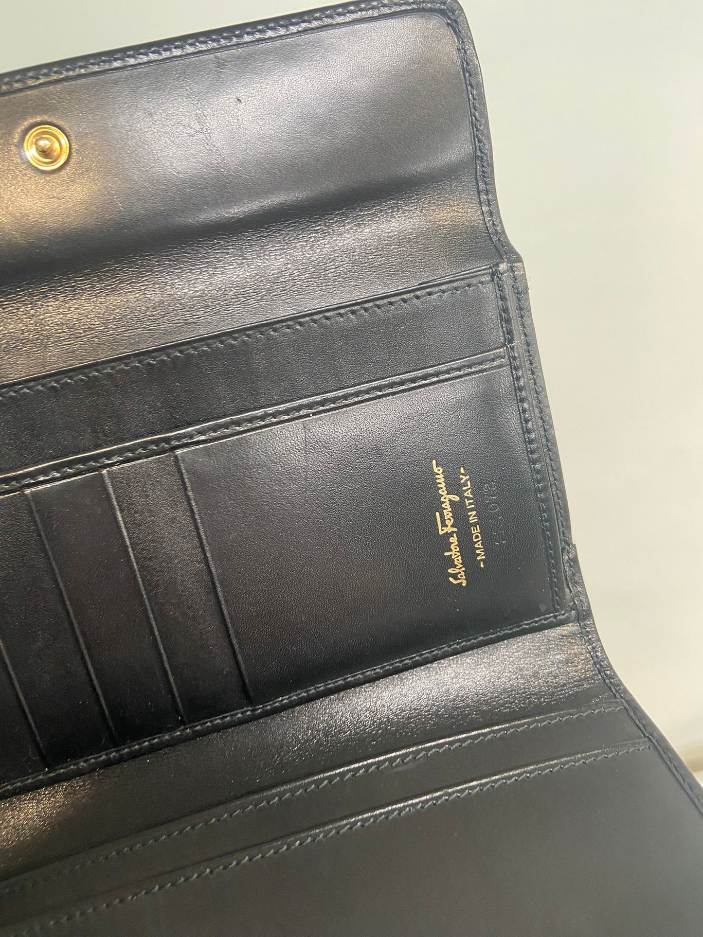 Ferragamo 黑色長銀包