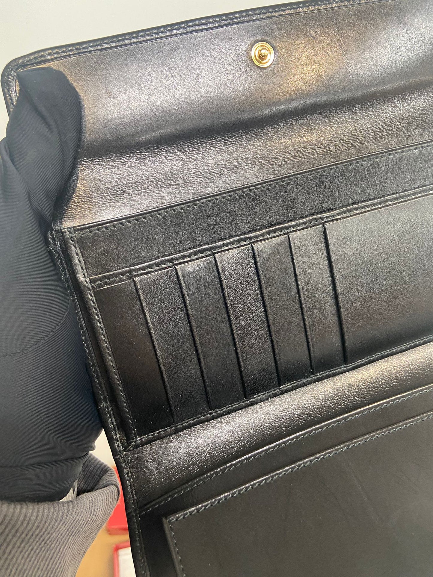 Ferragamo 黑色長銀包