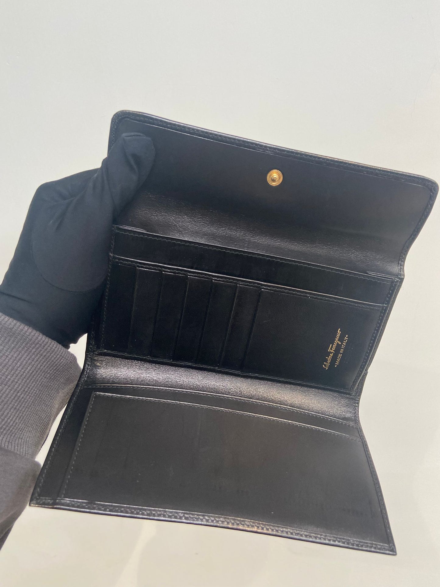 Ferragamo 黑色長銀包