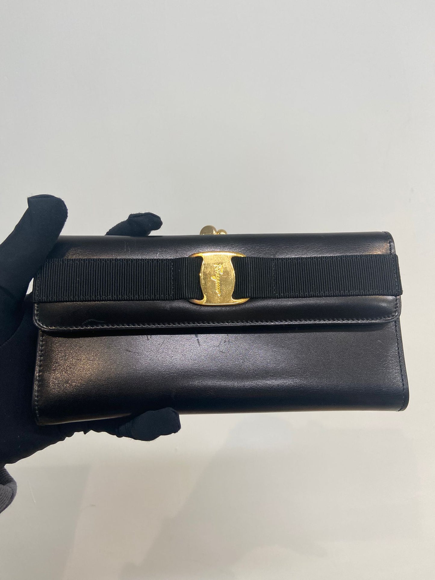 Ferragamo 黑色長銀包