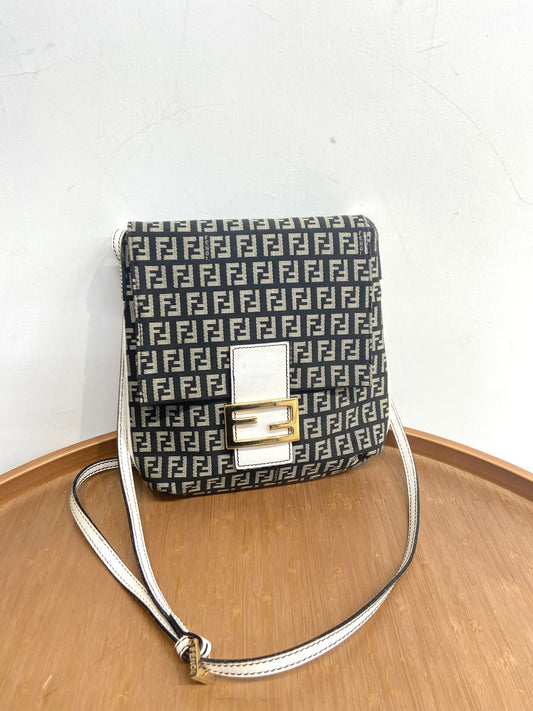 FENDI 老花斜孭袋