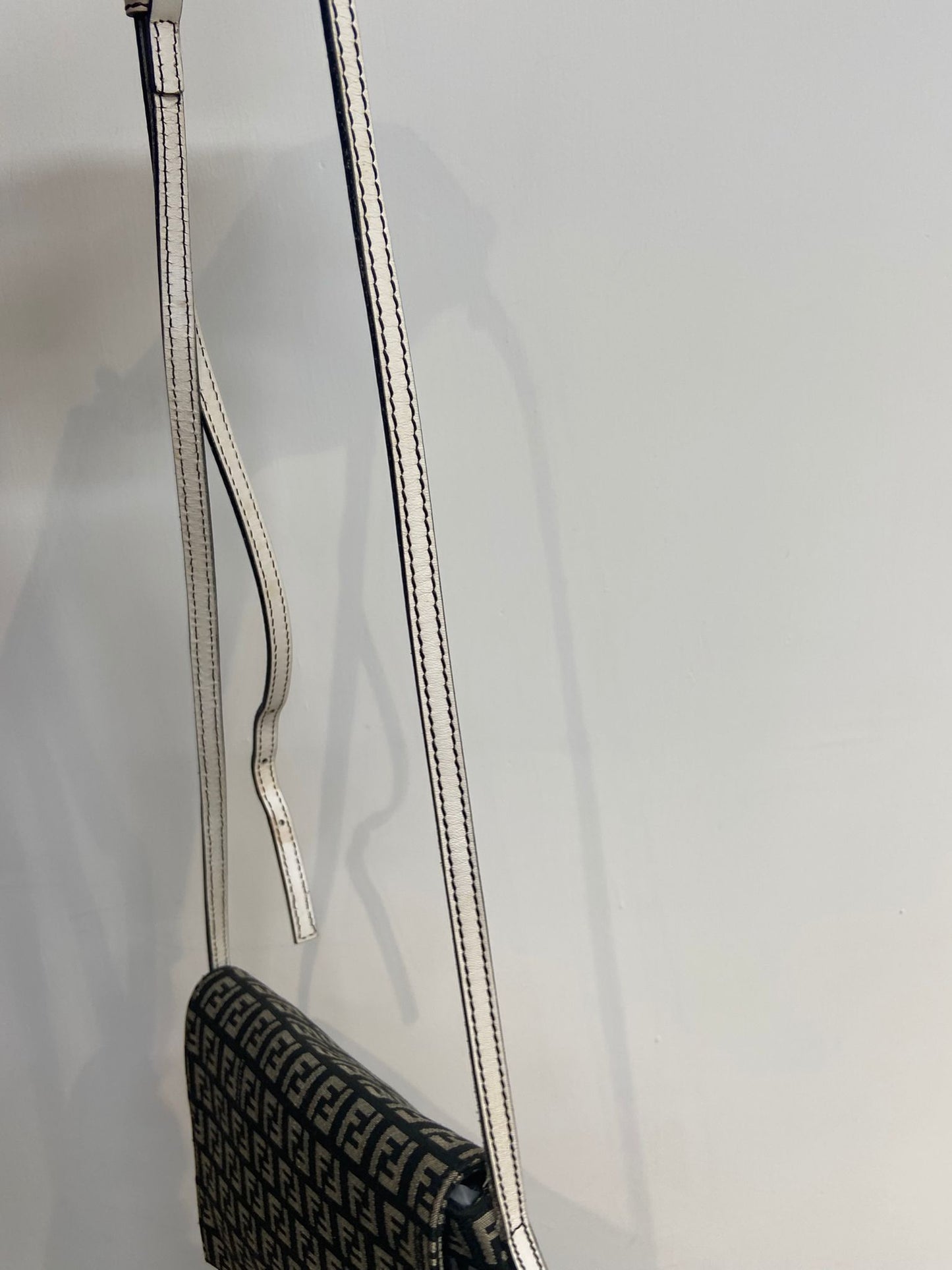 FENDI 老花斜孭袋