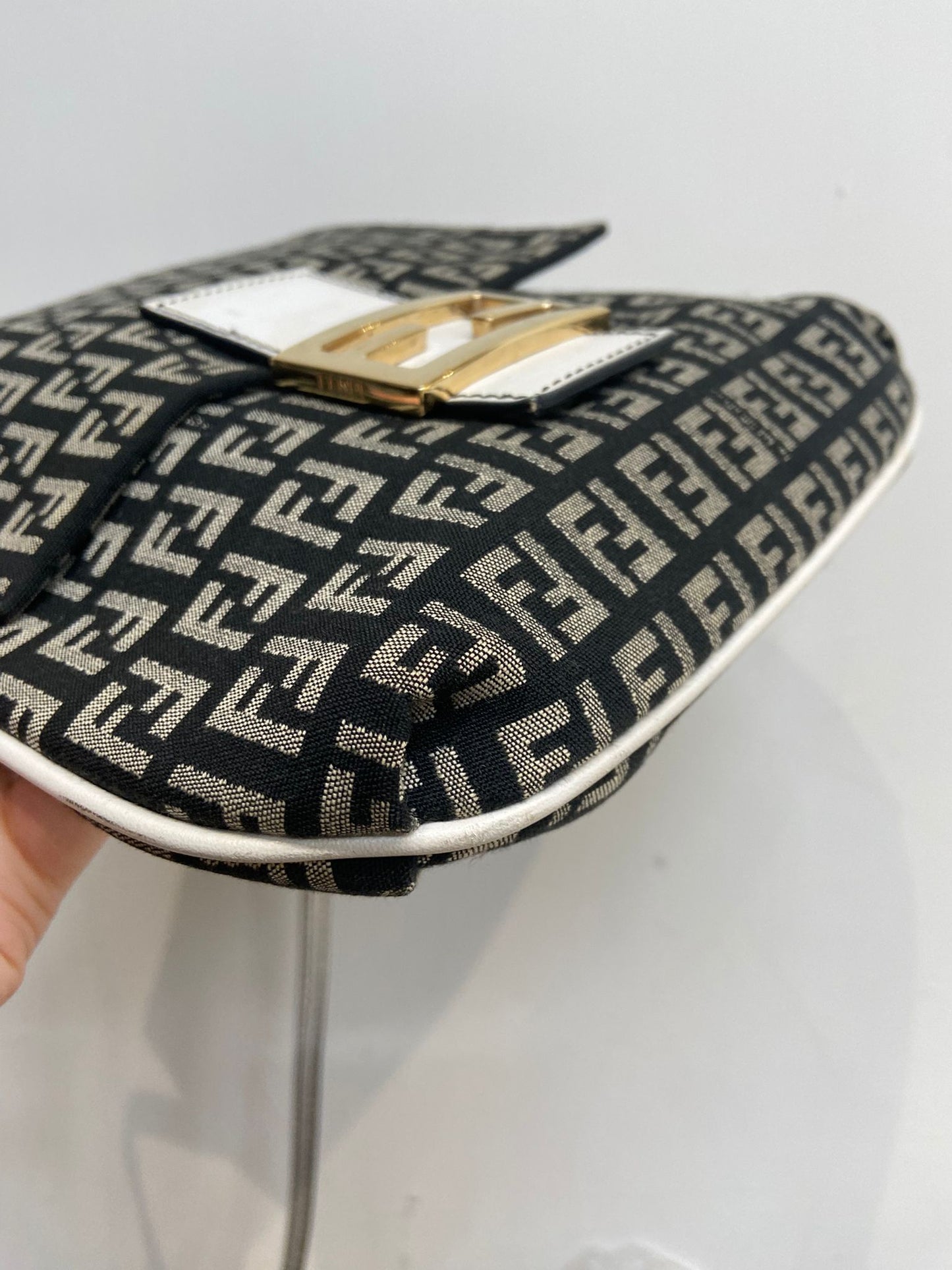 FENDI 老花斜孭袋