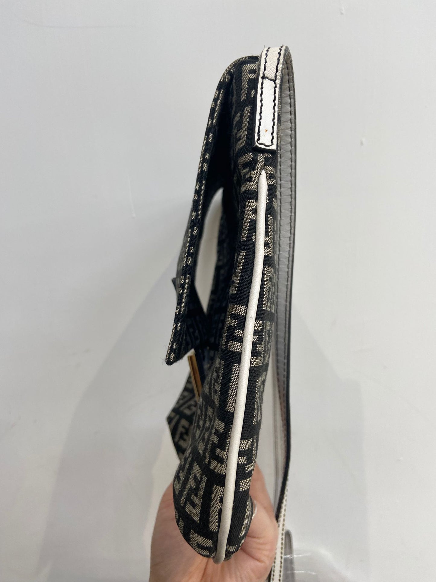 FENDI 老花斜孭袋