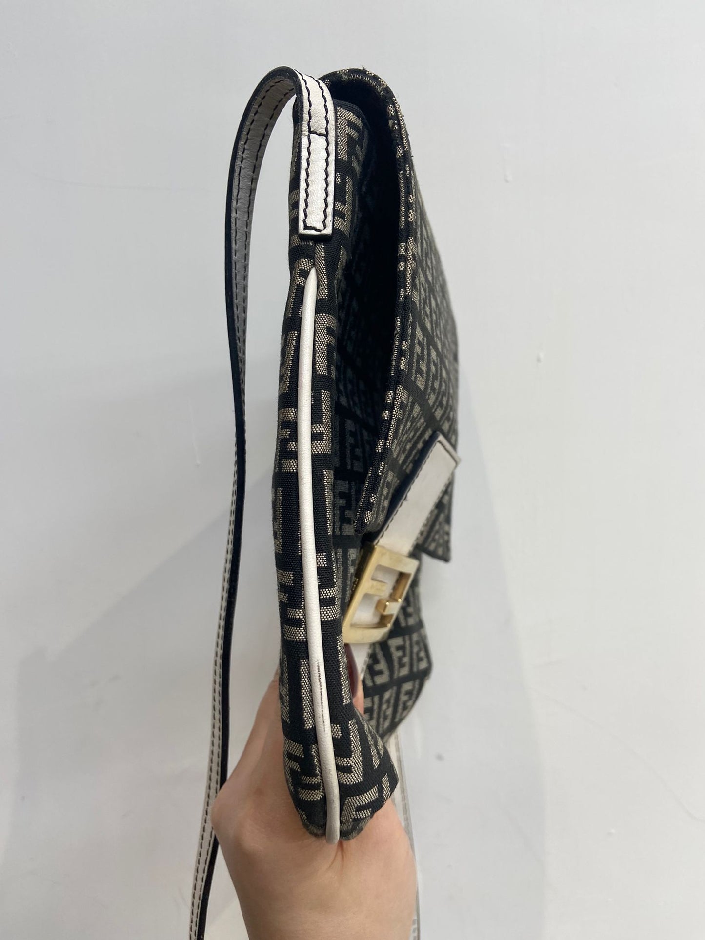 FENDI 老花斜孭袋