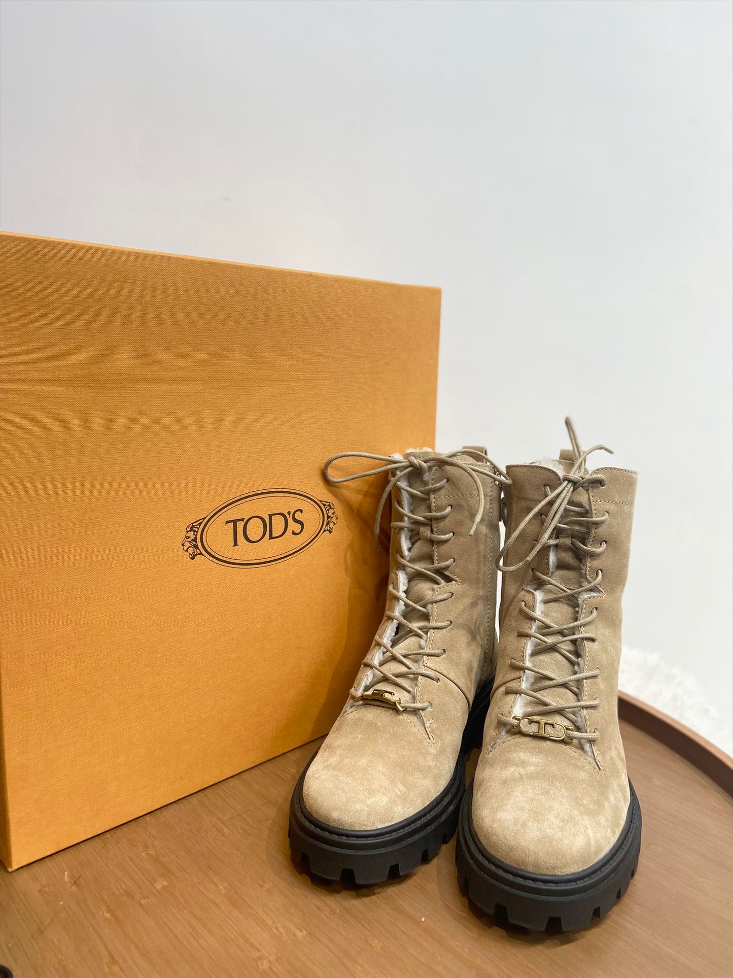Tod’s suede 馬丁靴