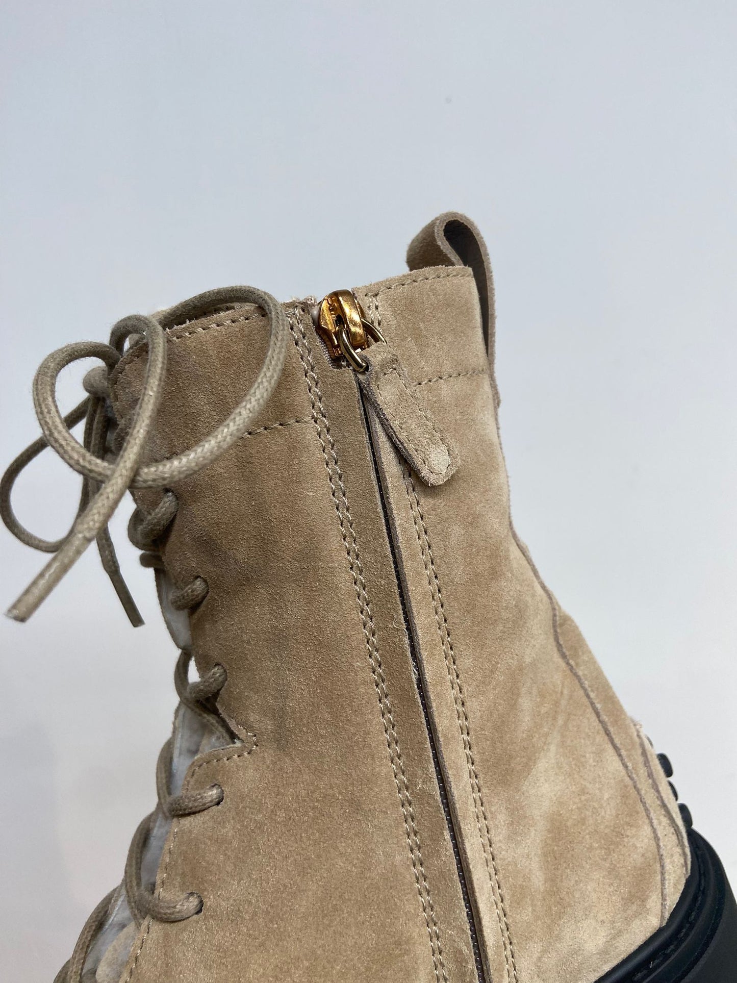Tod’s suede 馬丁靴