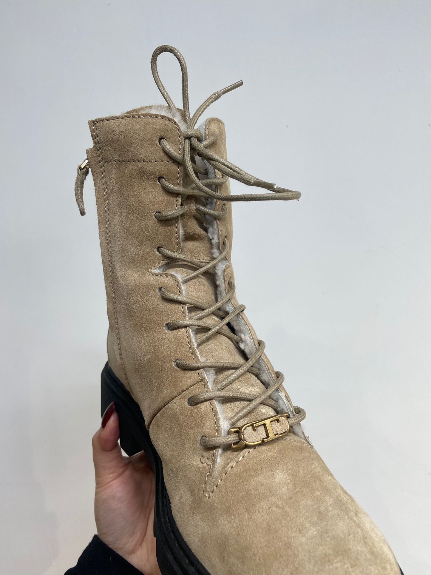 Tod’s suede 馬丁靴