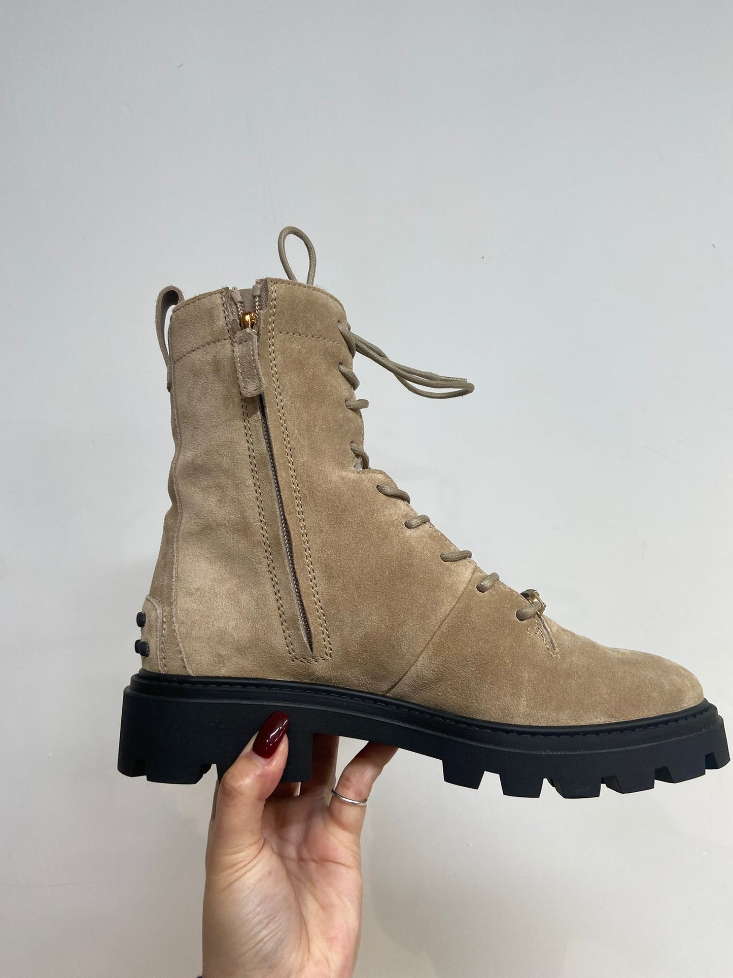 Tod’s suede 馬丁靴
