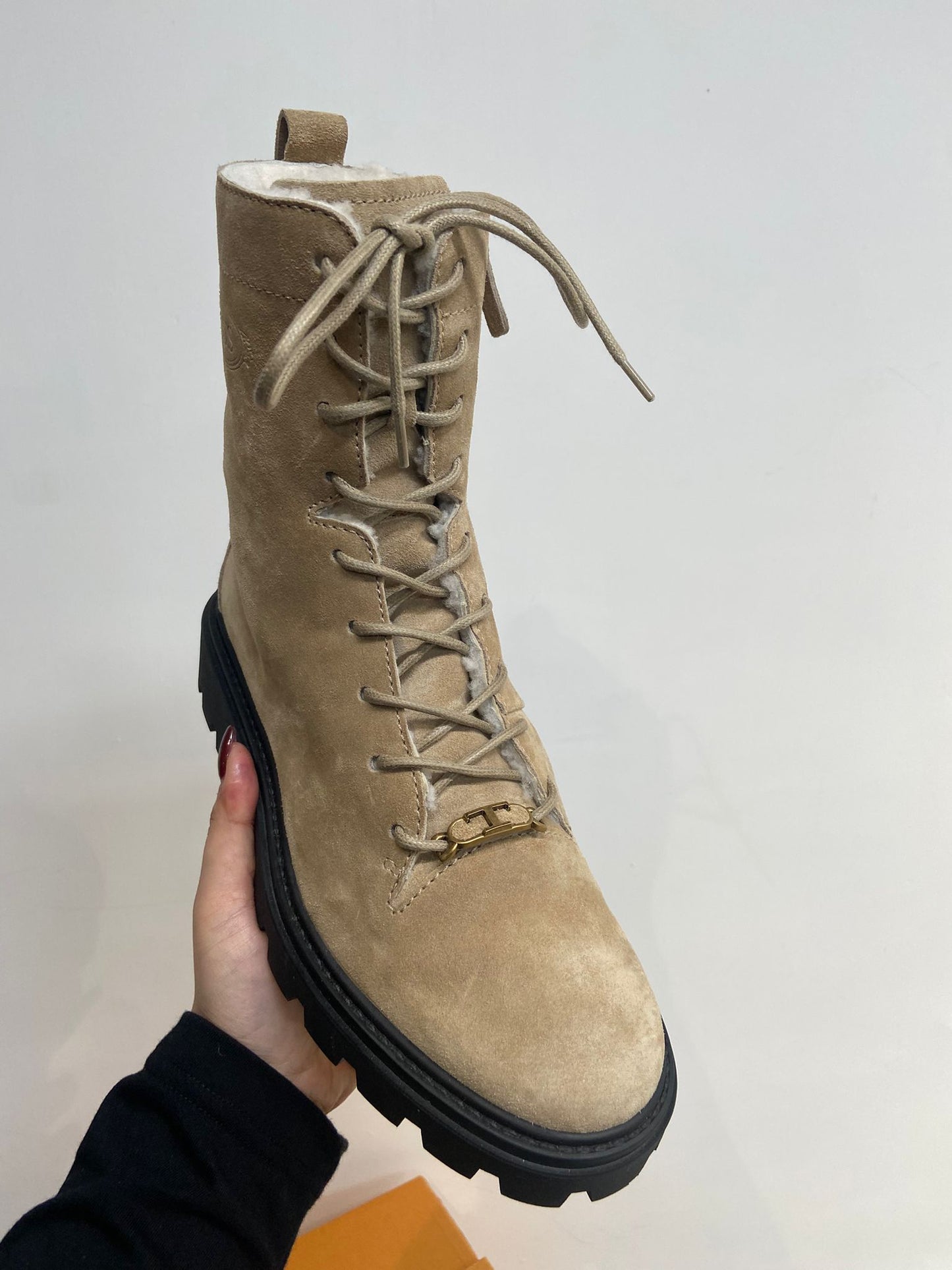 Tod’s suede 馬丁靴