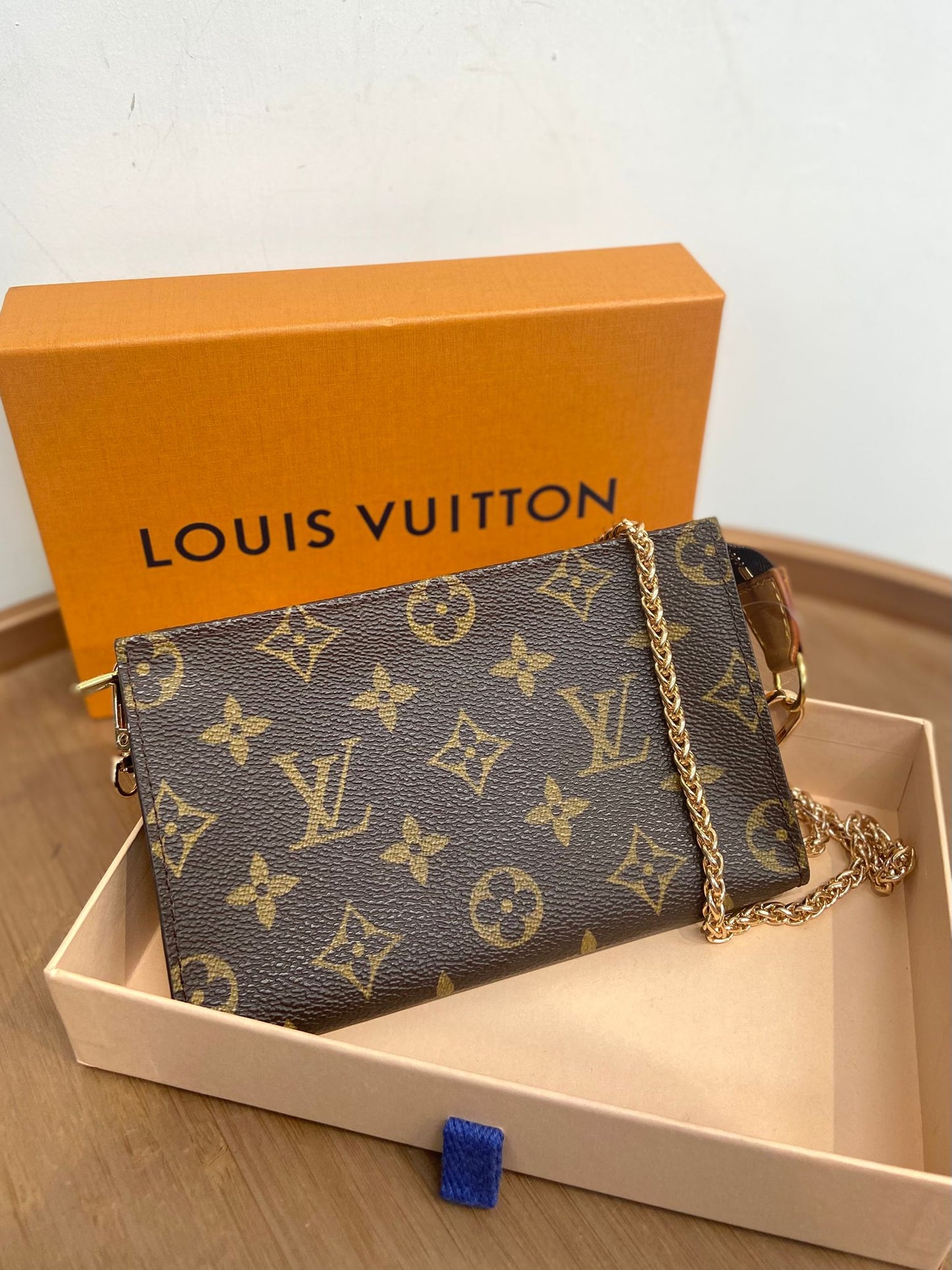 LV pouch