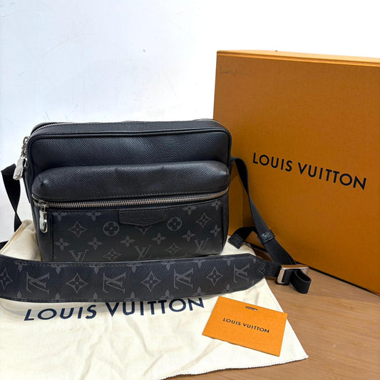 LV Monogram Eclipse Outdoor Messenger 斜孭袋