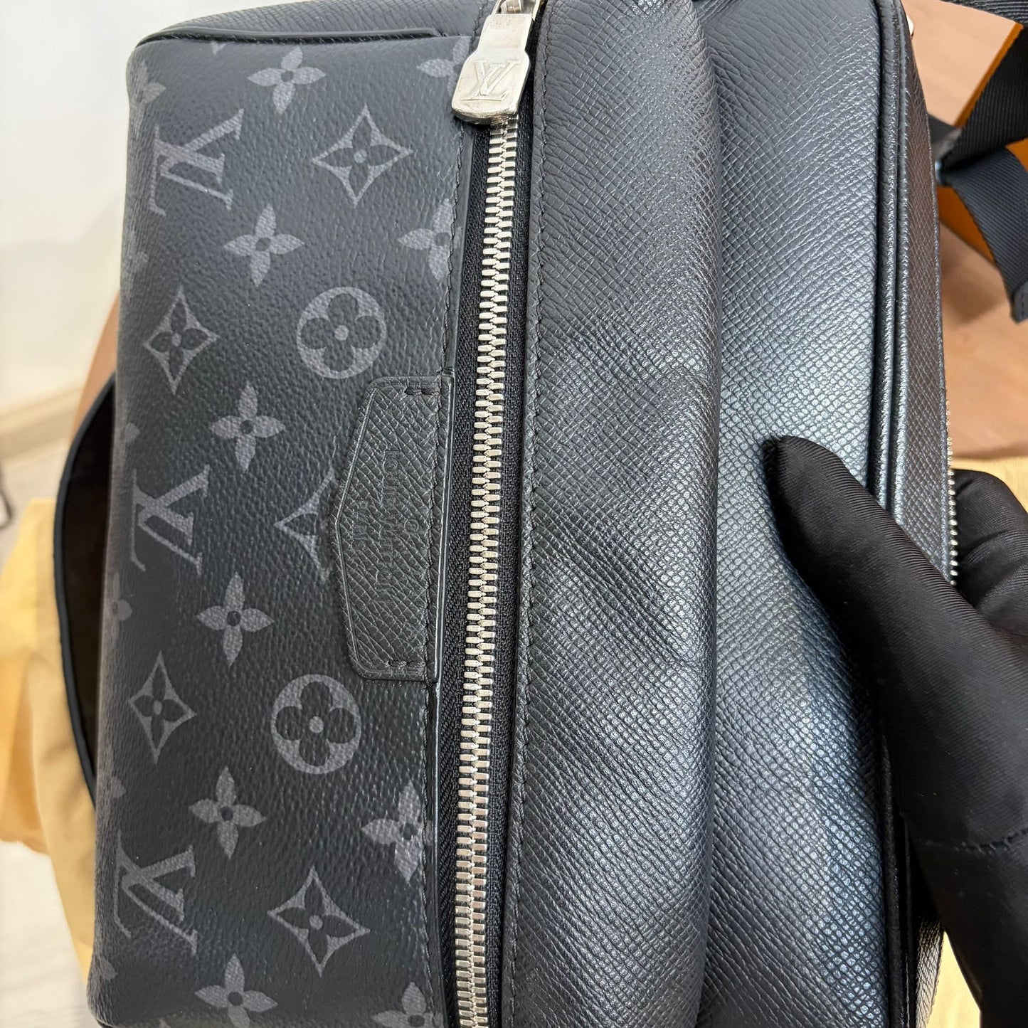 LV Monogram Eclipse Outdoor Messenger 斜孭袋