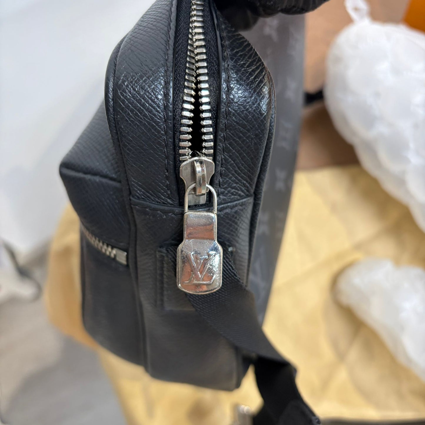 LV Monogram Eclipse Outdoor Messenger 斜孭袋