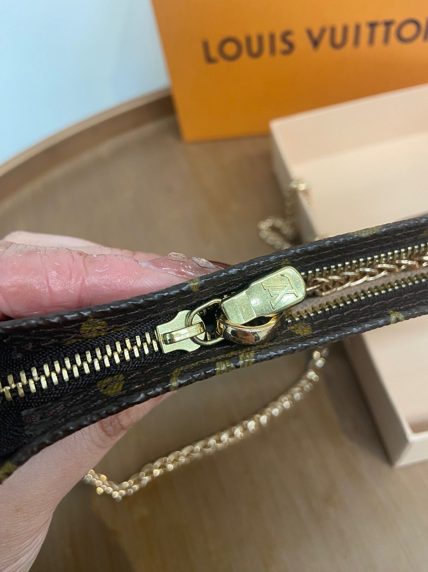 LV pouch