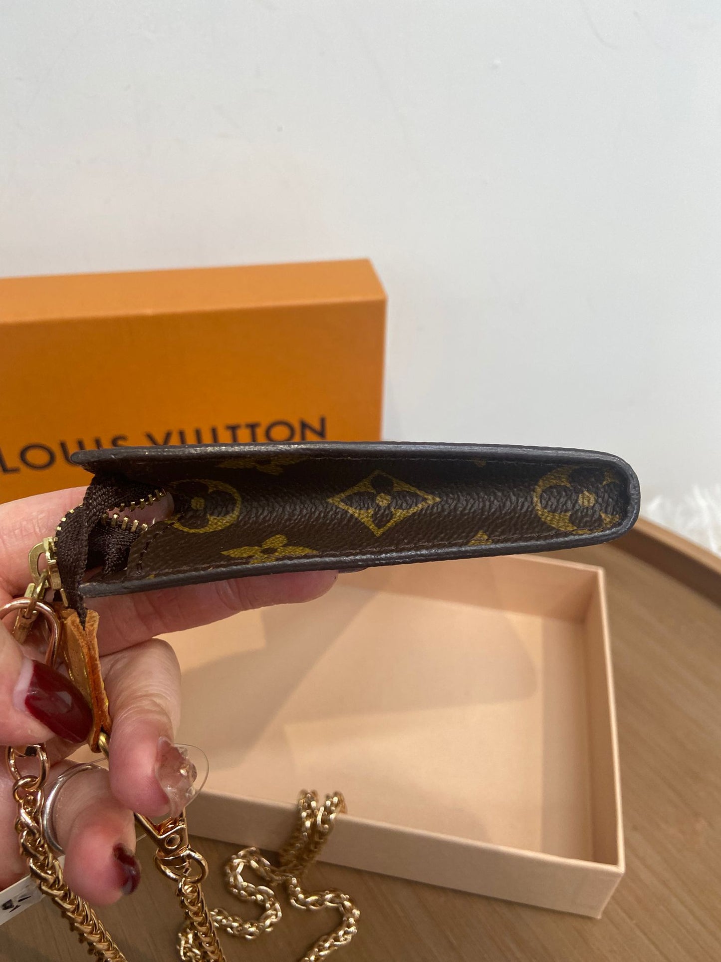 LV pouch