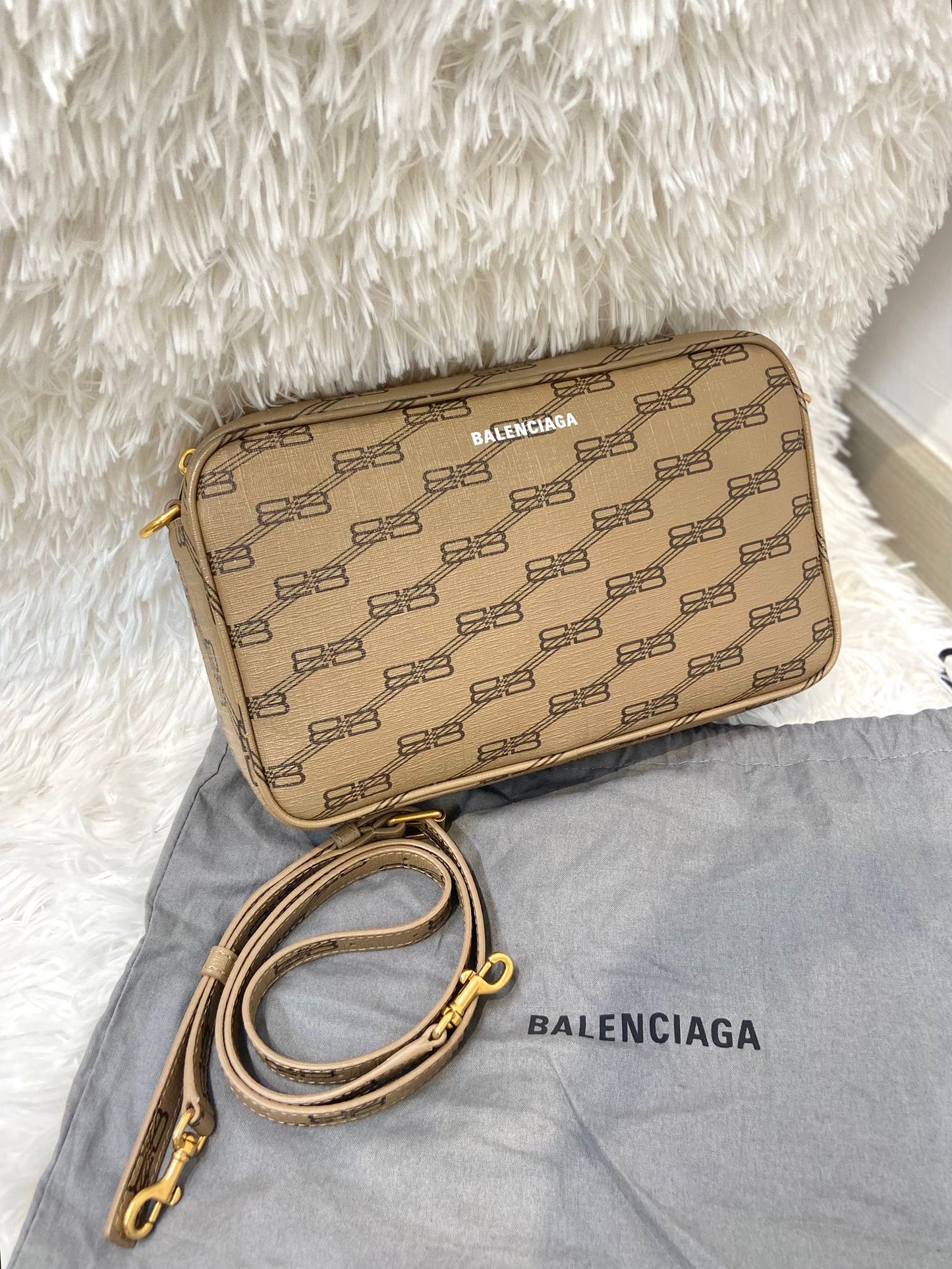 Balenciaga BB monogram 相機包