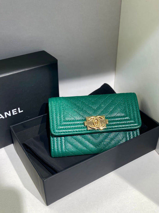 Chanel Boy v紋 牛皮卡包