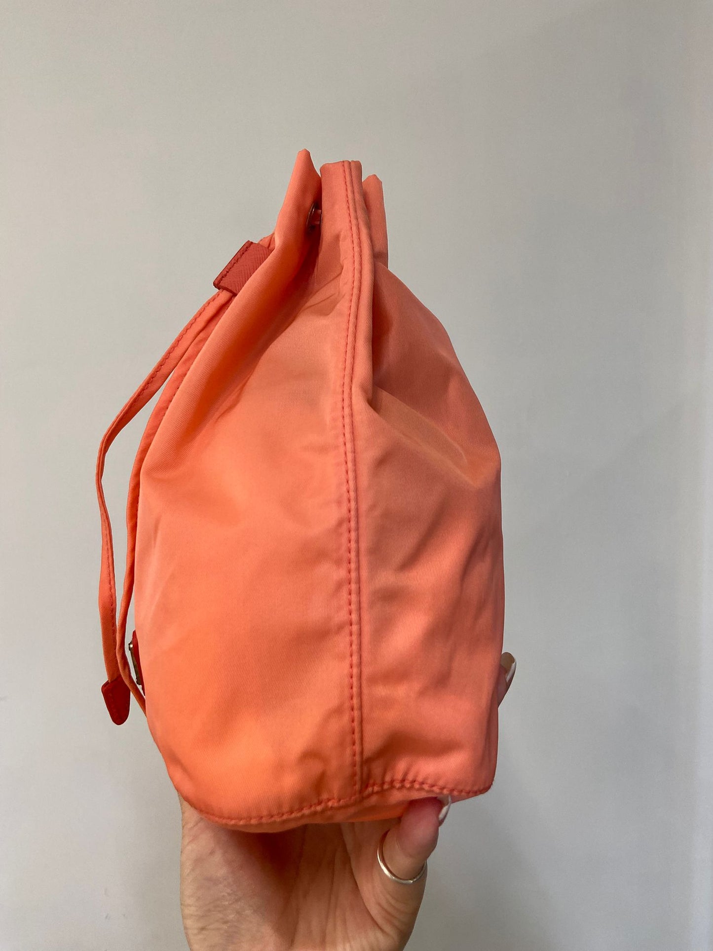 Prada 尼龍索繩袋