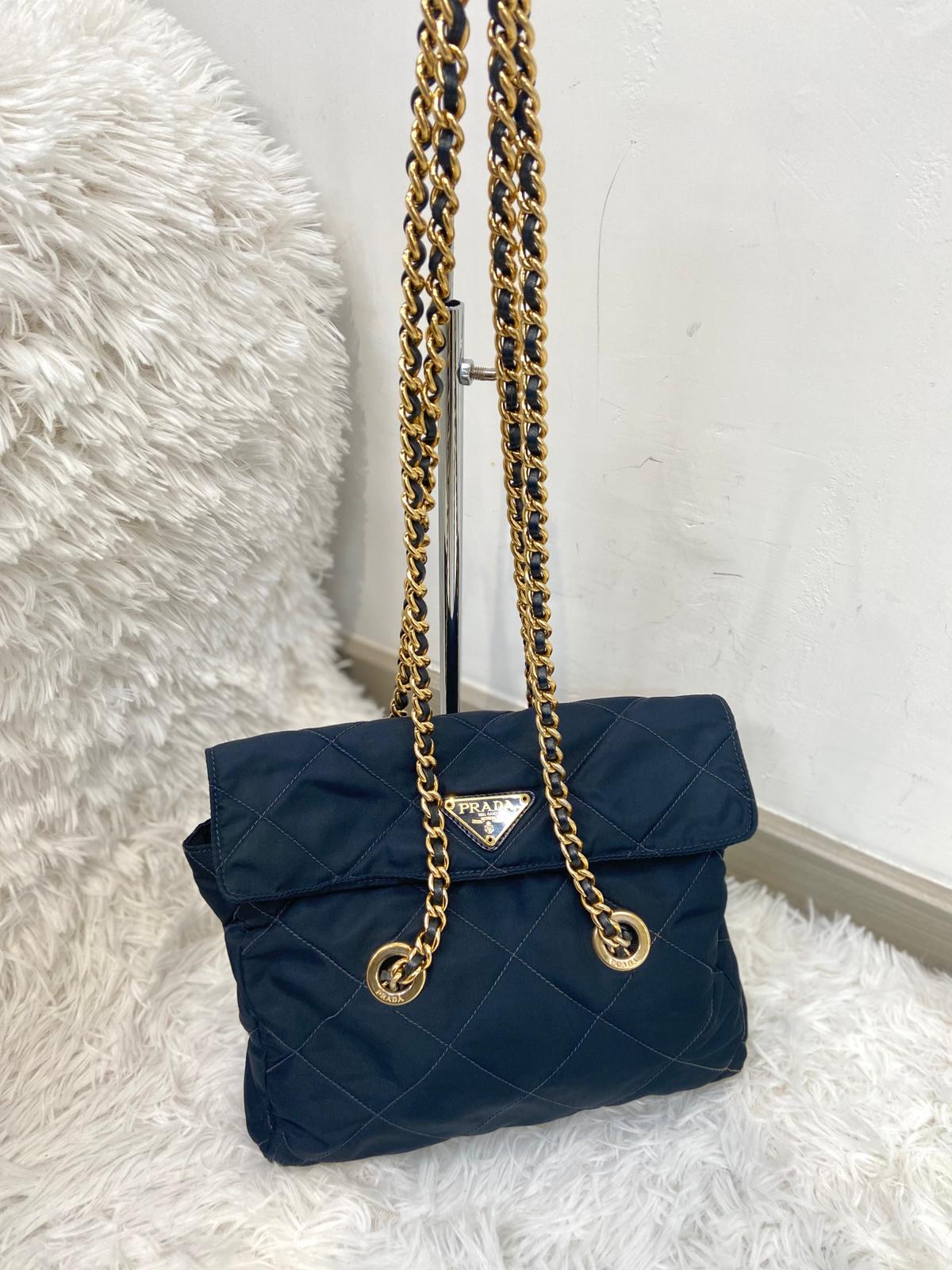 Prada 深藍色降落傘鏈條包