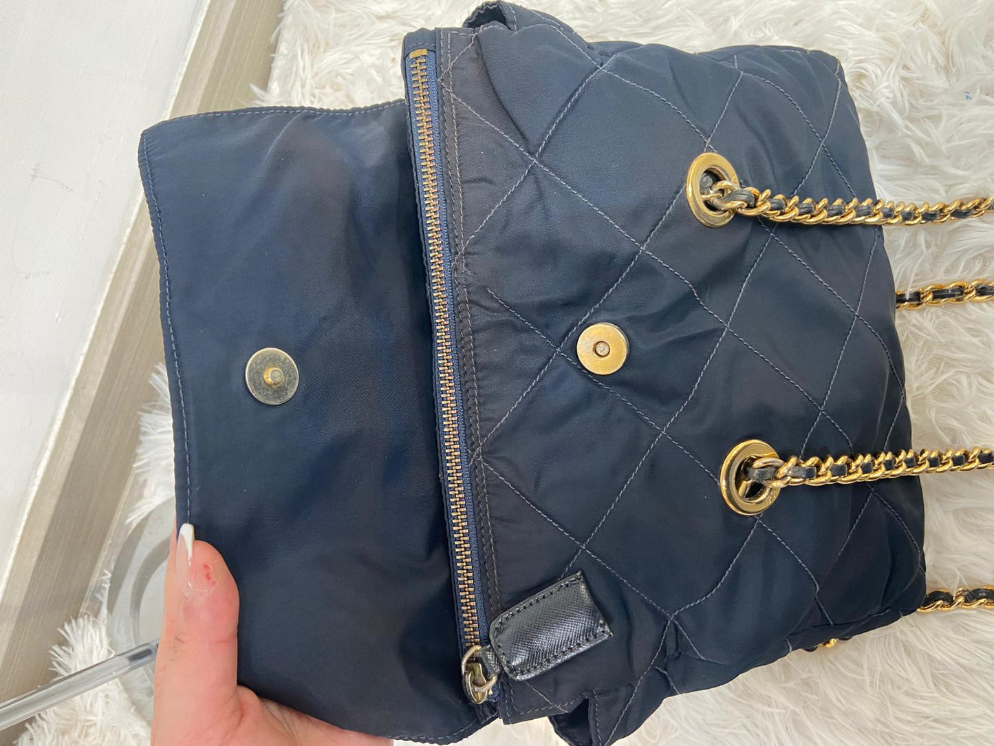 Prada 深藍色降落傘鏈條包