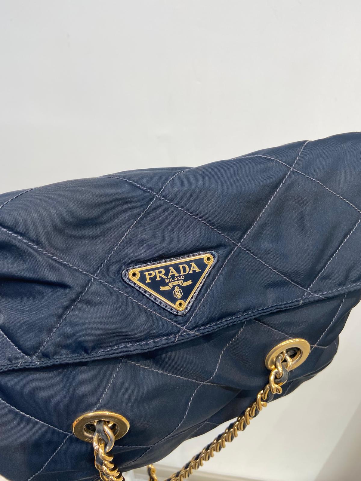 Prada 深藍色降落傘鏈條包