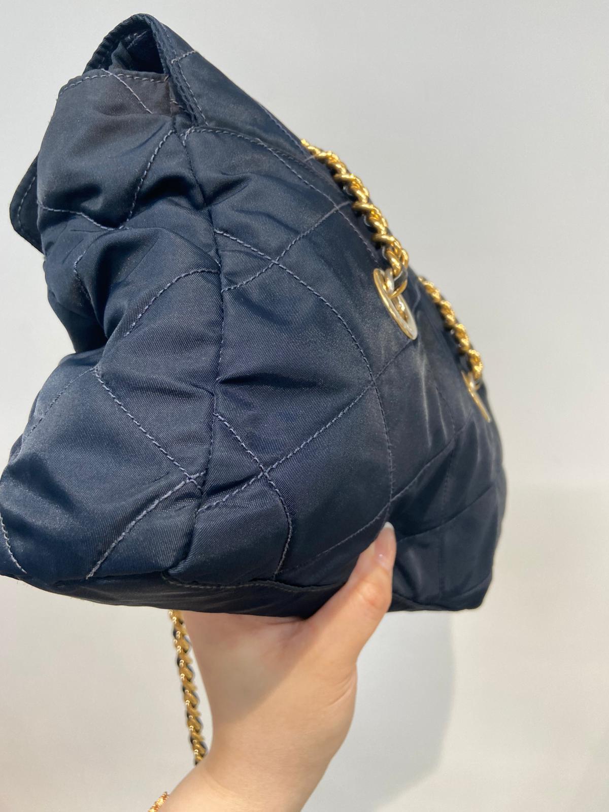 Prada 深藍色降落傘鏈條包