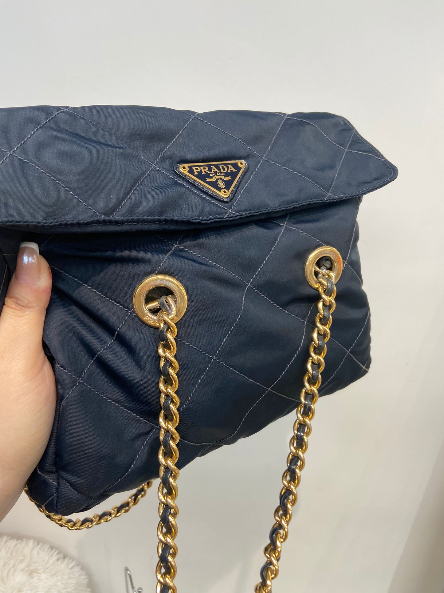 Prada 深藍色降落傘鏈條包