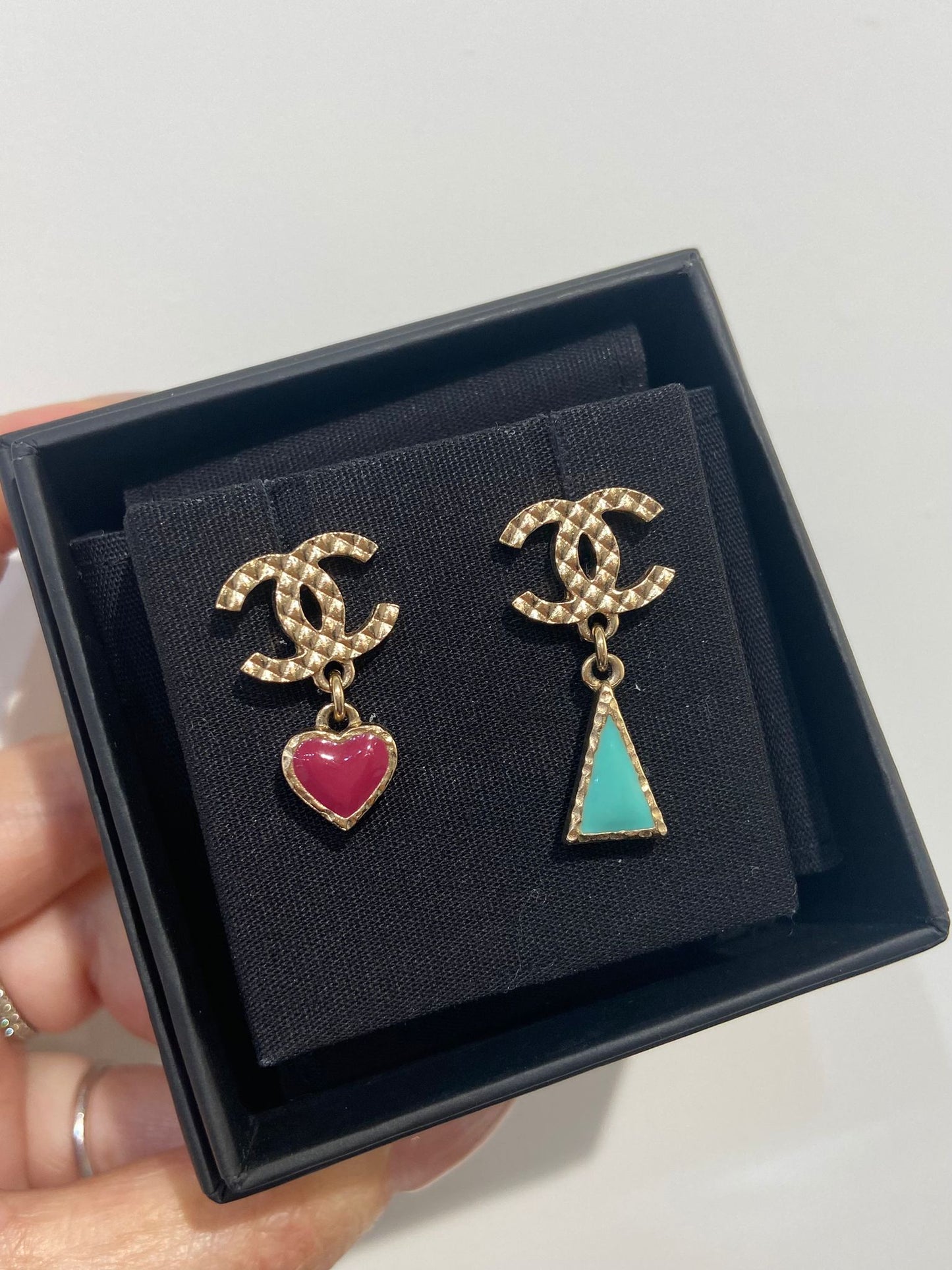 CHANEL CC鴛鴦耳環