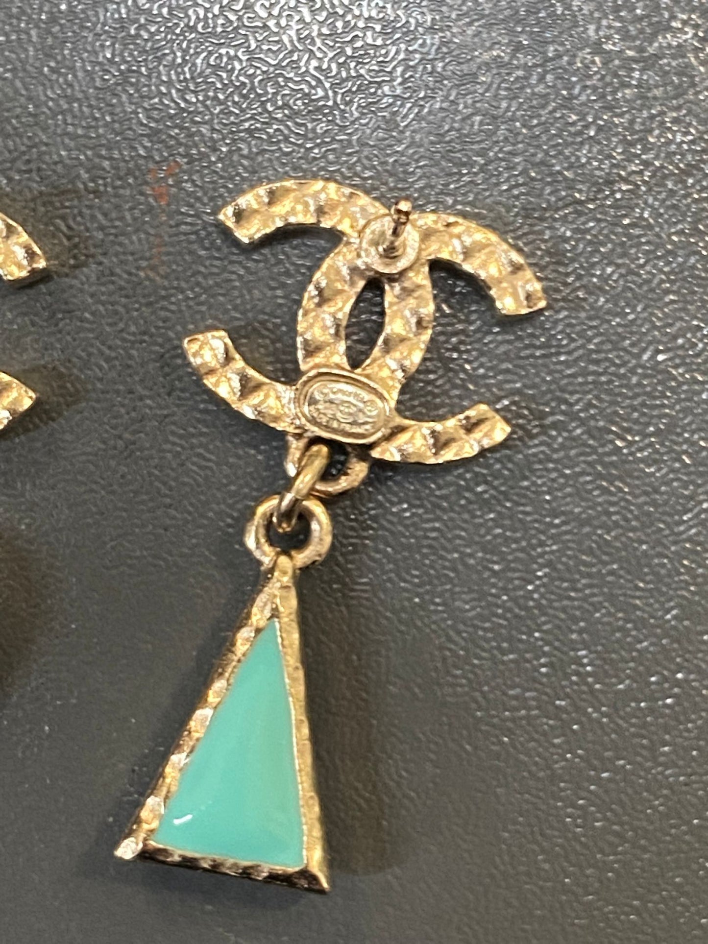CHANEL CC鴛鴦耳環