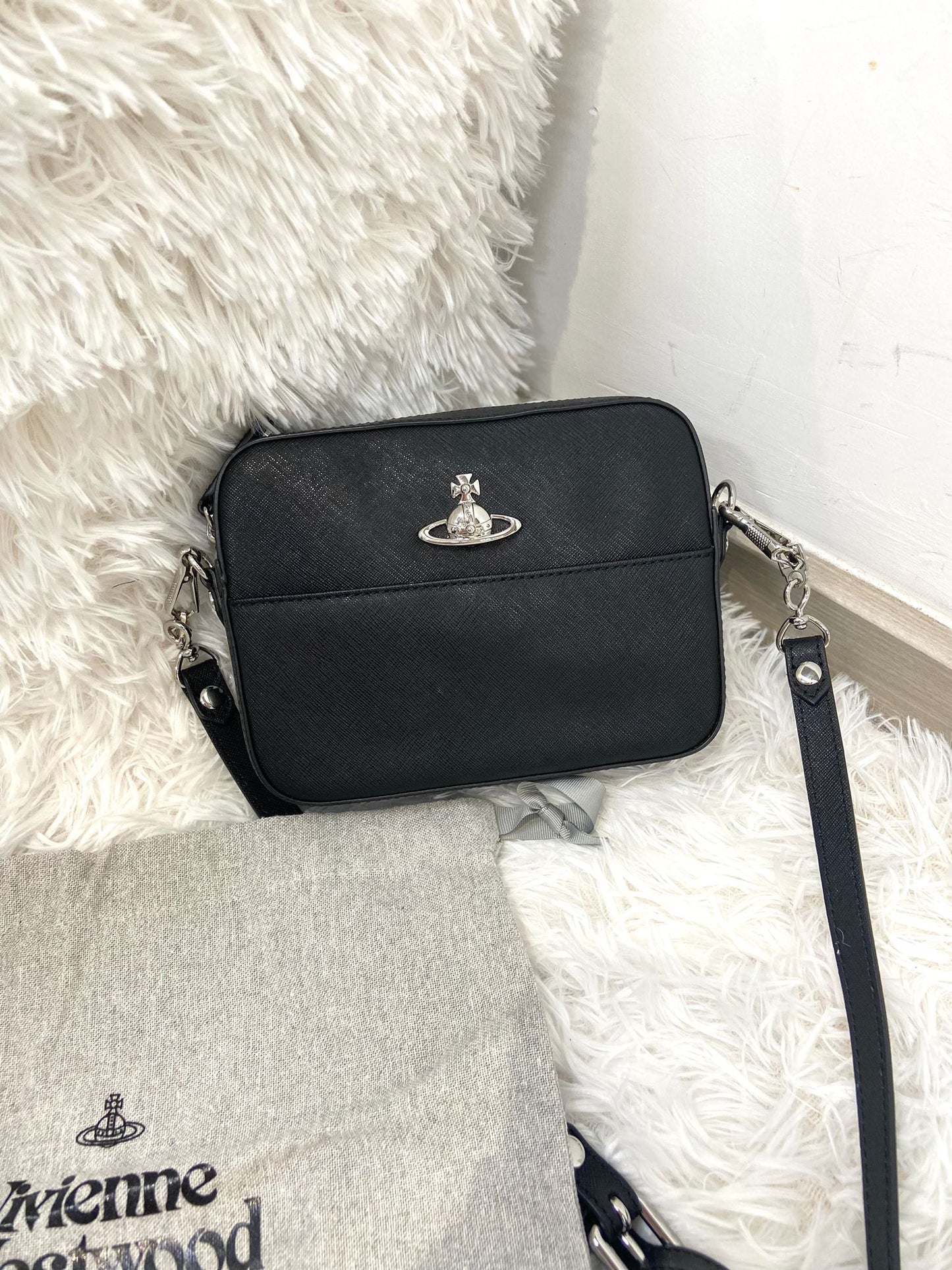 Vivienne Westwood 黑色相機包