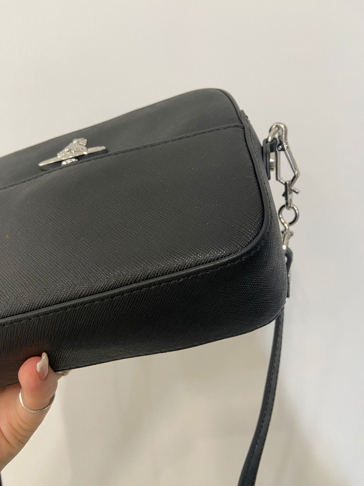 Vivienne Westwood 黑色相機包