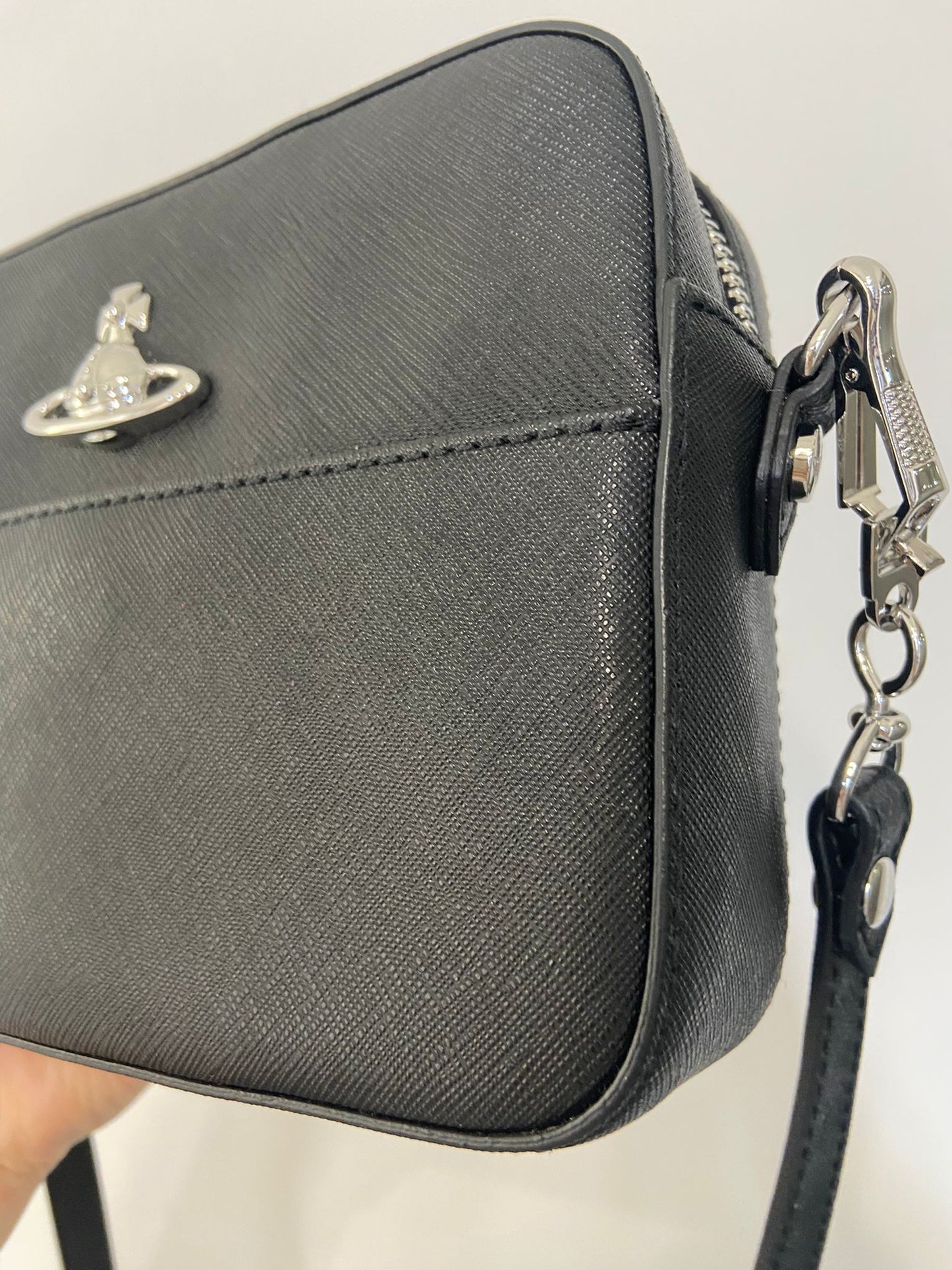 Vivienne Westwood 黑色相機包