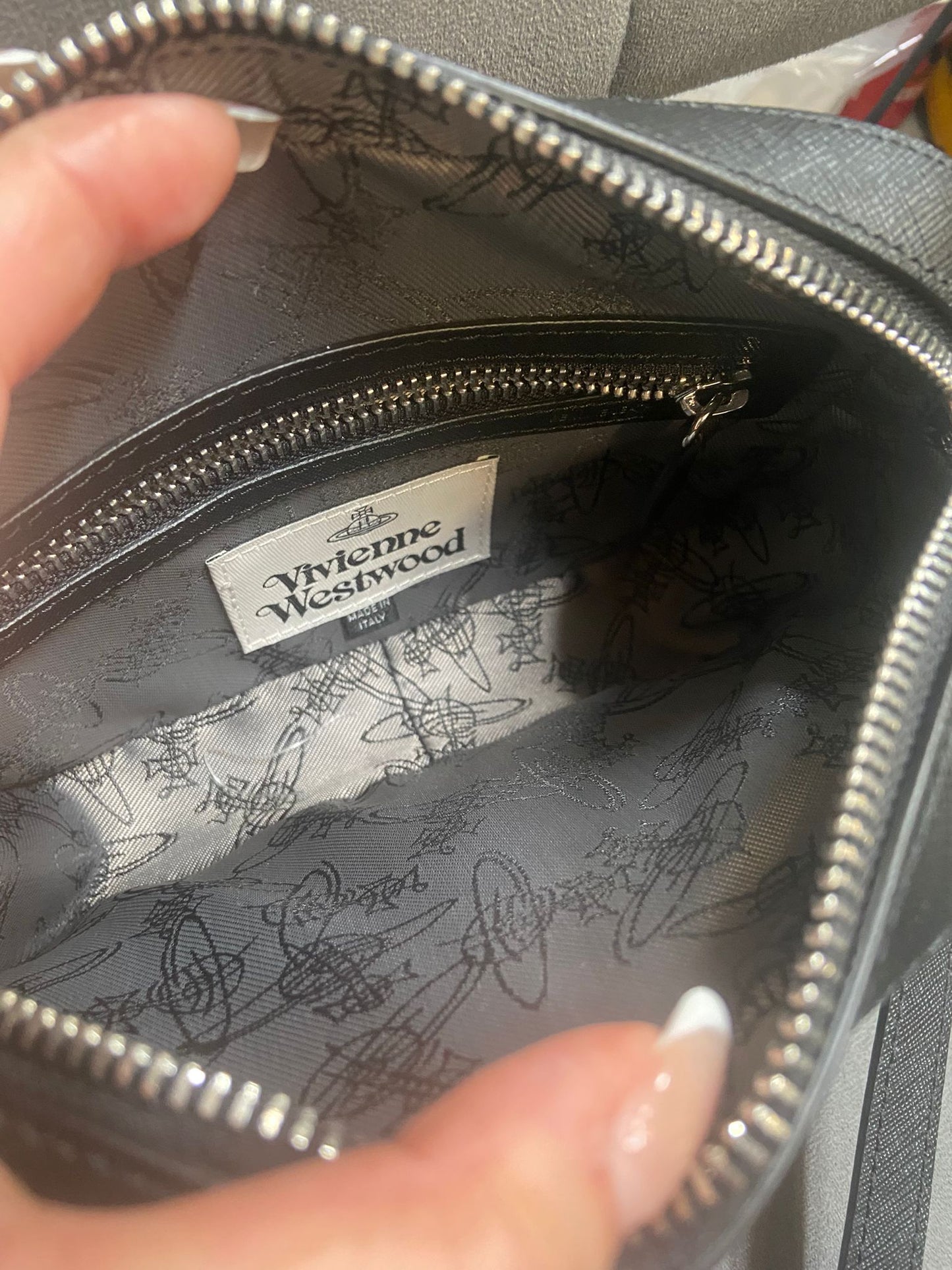 Vivienne Westwood 黑色相機包