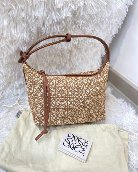 Loewe anal cubi飯盒包