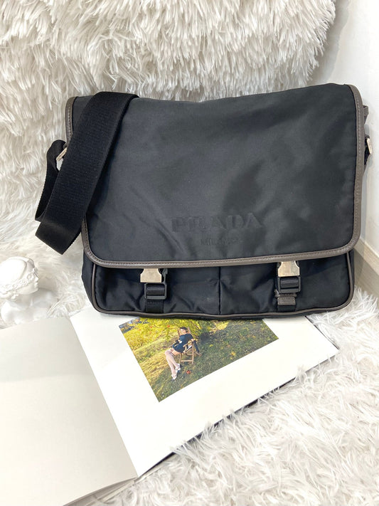 Prada 黑色 黑logo 字斜孭袋