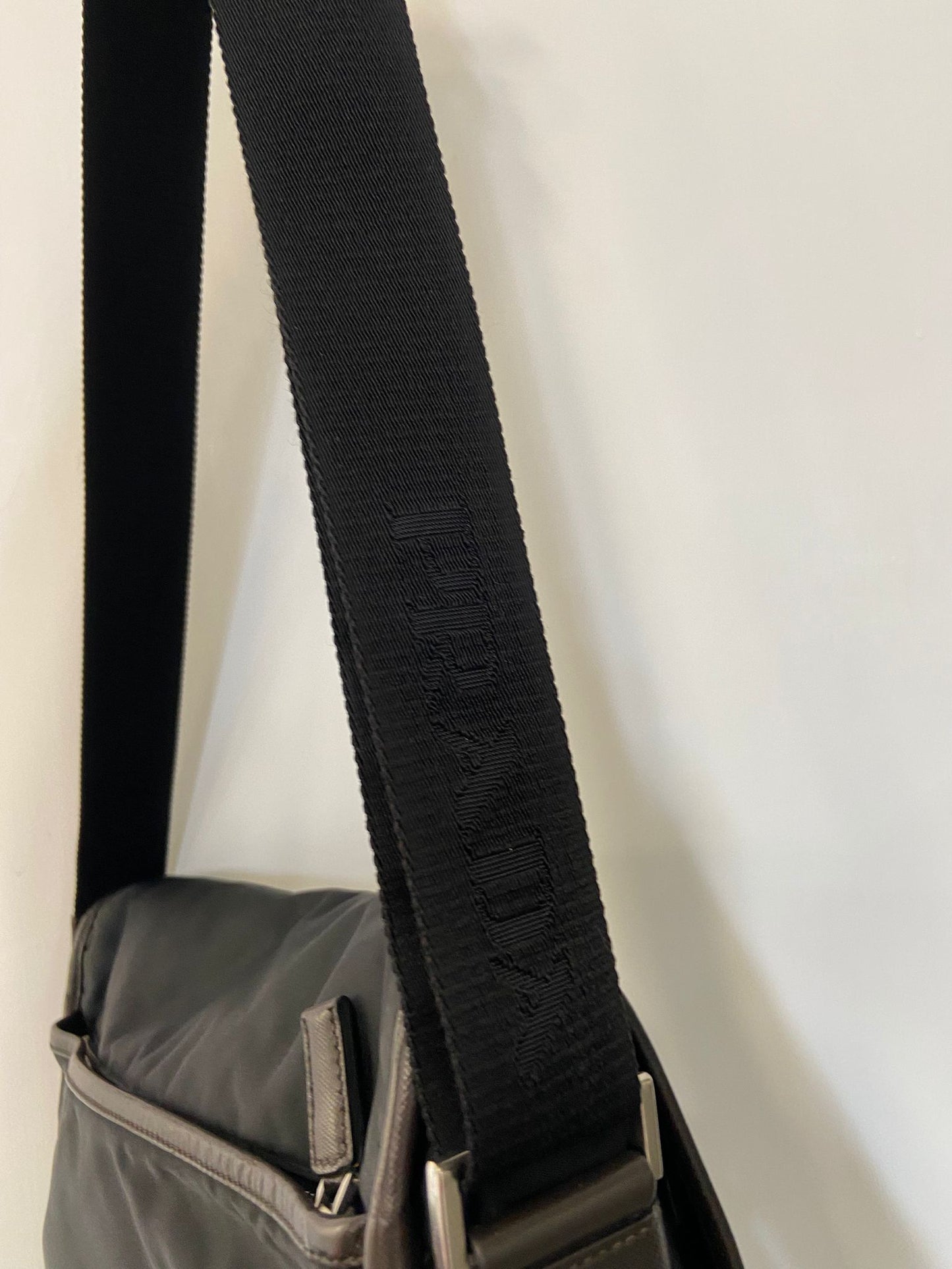 Prada 黑色 黑logo 字斜孭袋