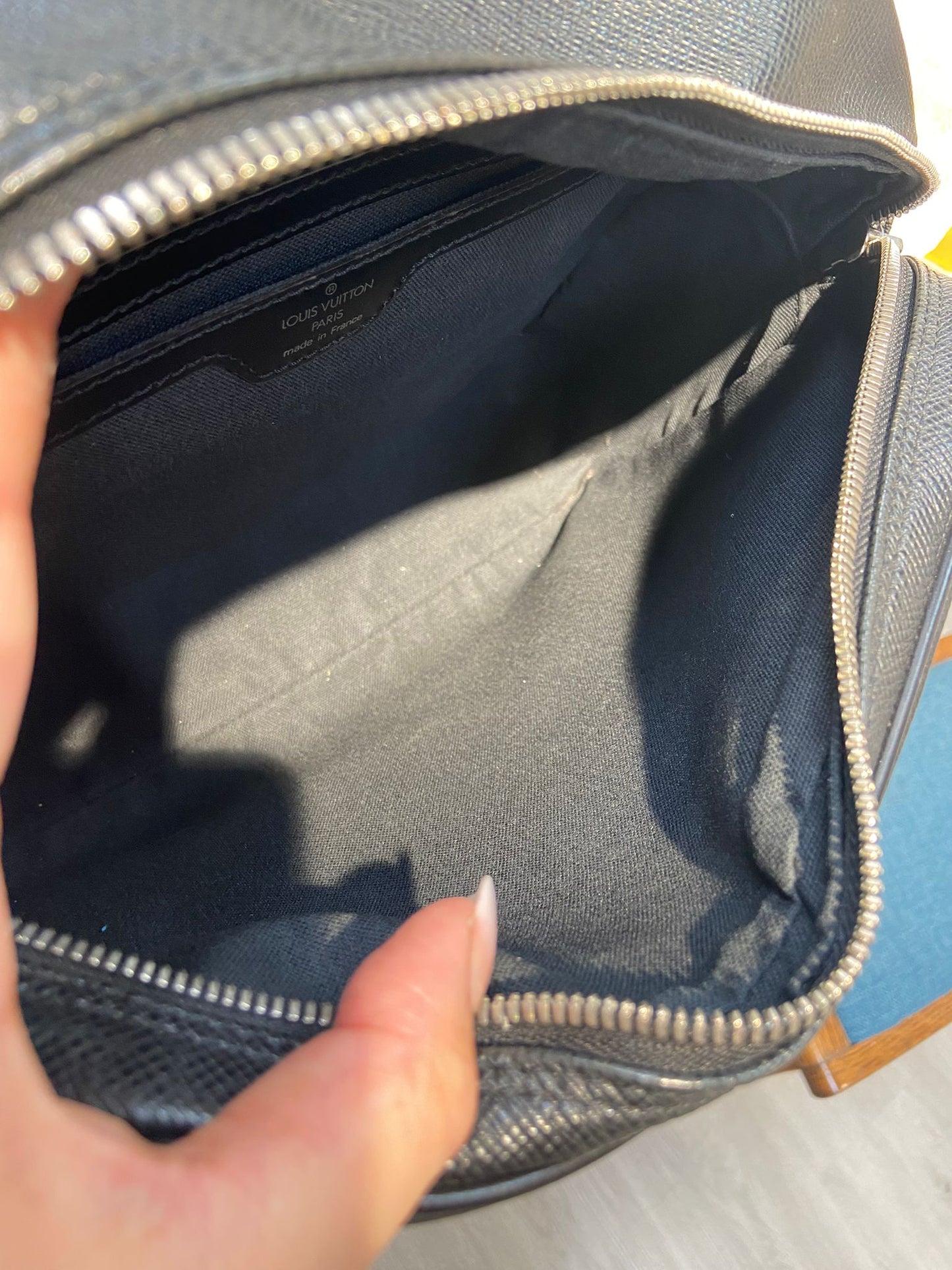 LV黑色全皮記者袋