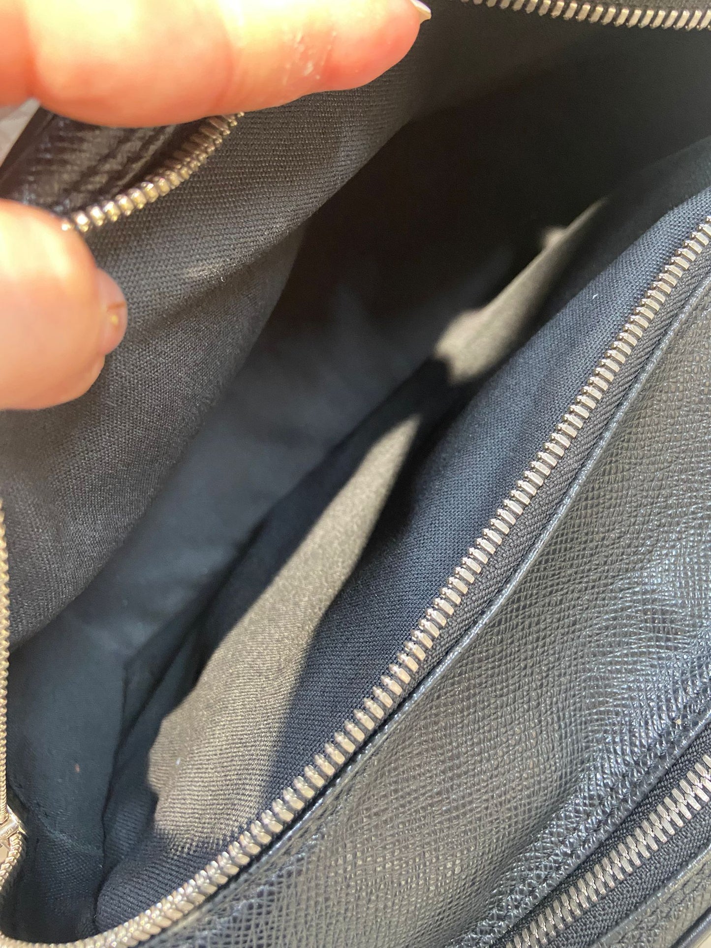 LV黑色全皮記者袋