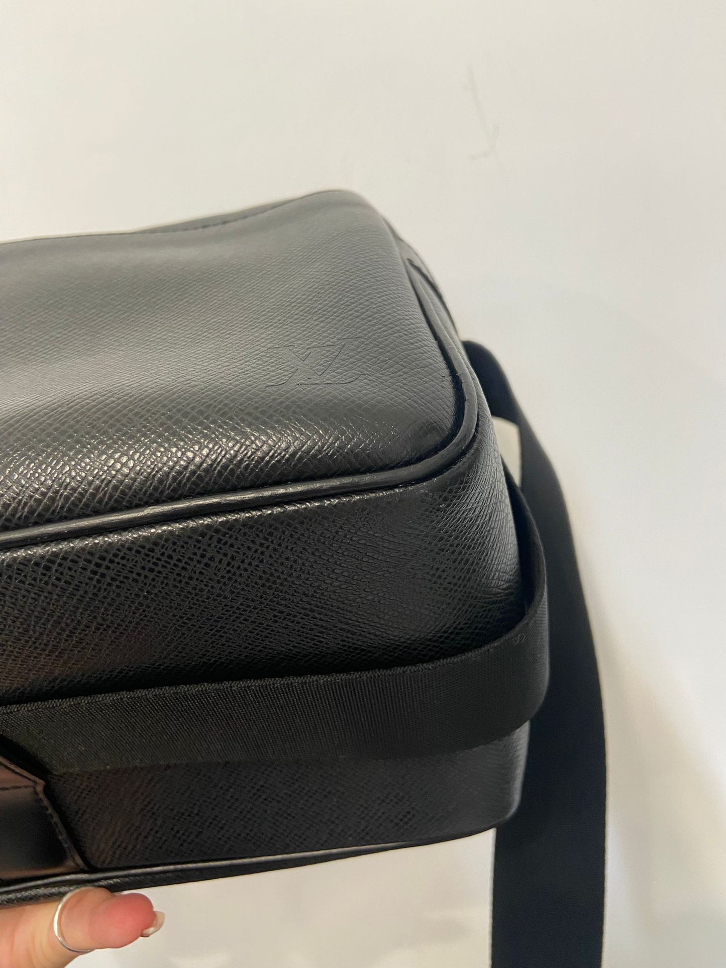 LV黑色全皮記者袋