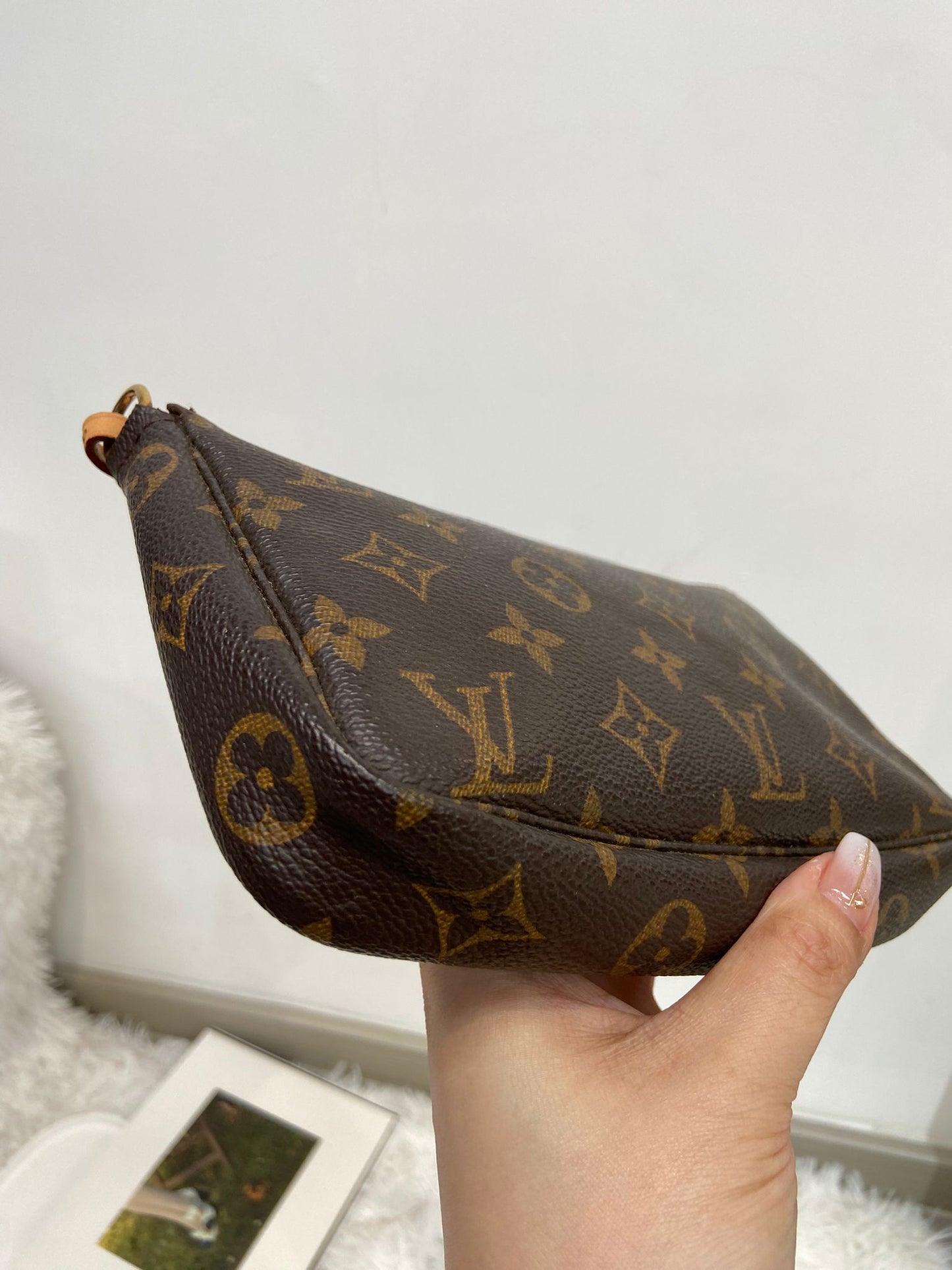 LV 麻將袋 Pochette Accessoires Monogram